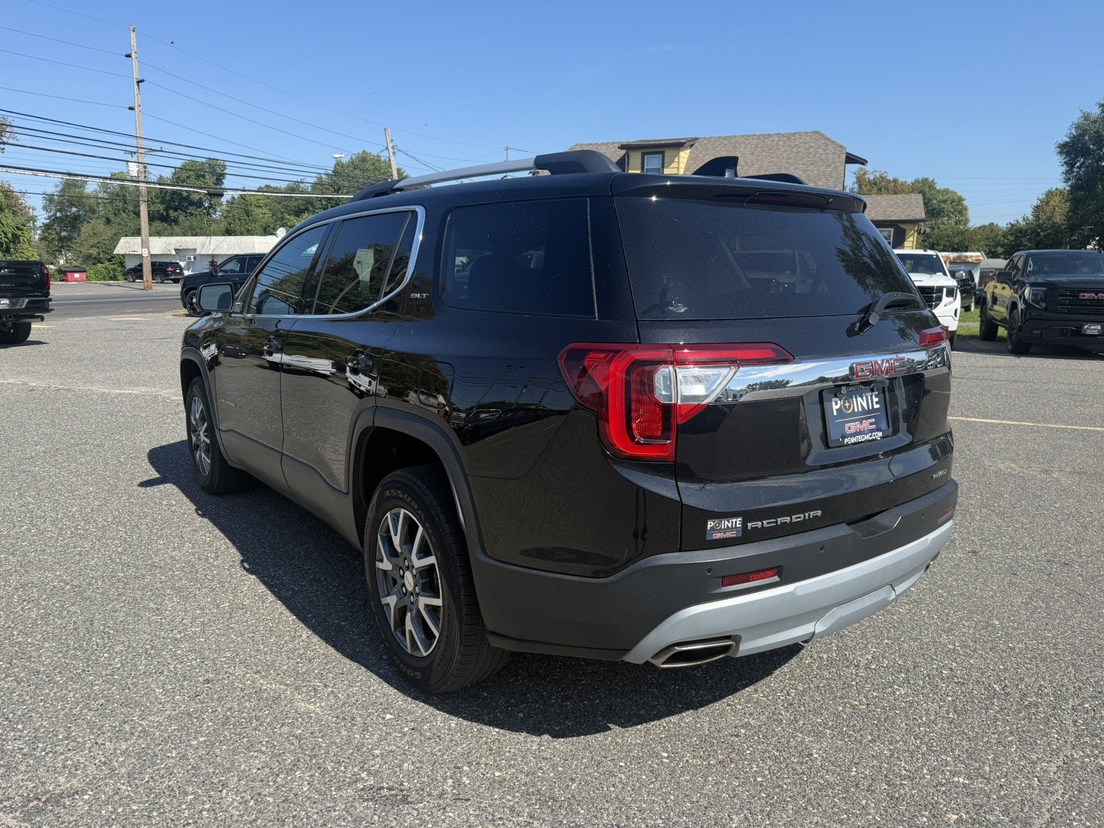 Used 2023 GMC Acadia SLT AWD/4WD image 5