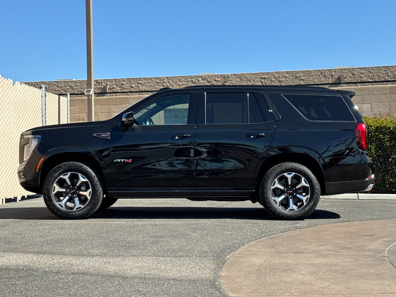 New 2026 GMC Yukon AT4 Ultimate AWD/4WD image 7