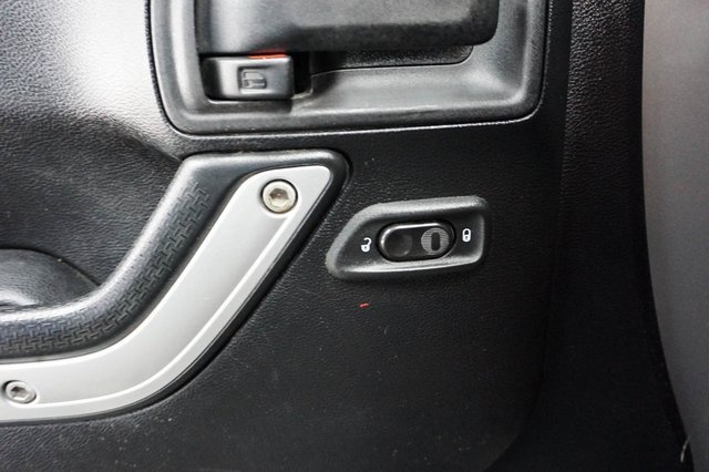 Used 2014 Jeep Wrangler Unlimited Sahara w/ Max Tow Package image 10