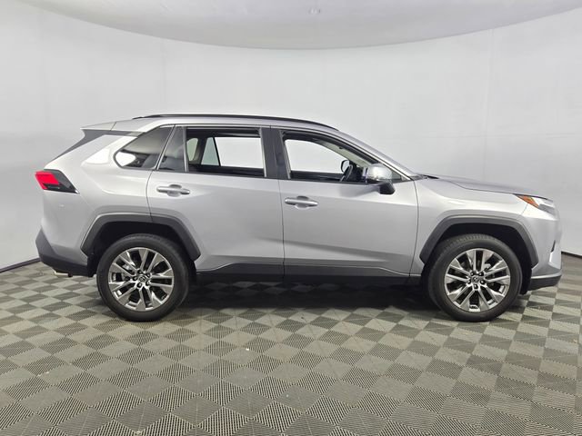 Used 2023 Toyota RAV4 XLE Premium image 8