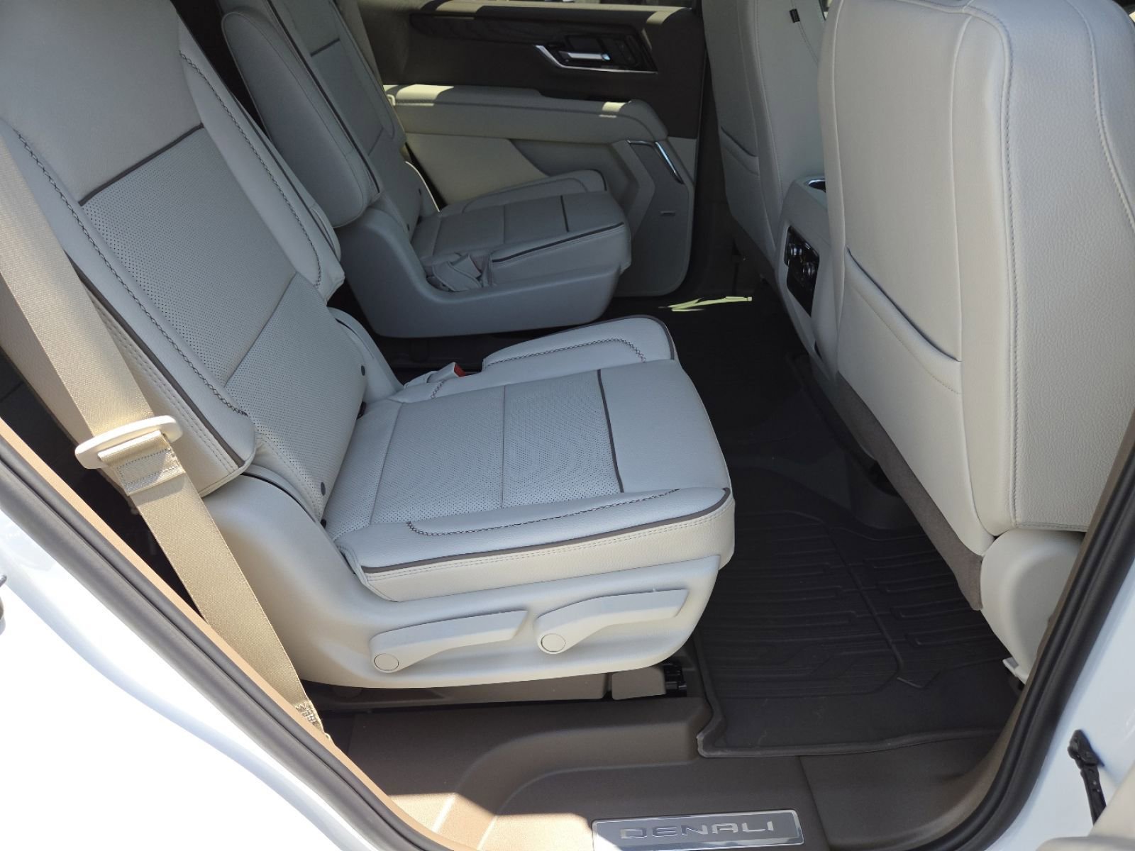 New 2026 GMC Yukon Denali w/ Sun & Power Step Package image 27