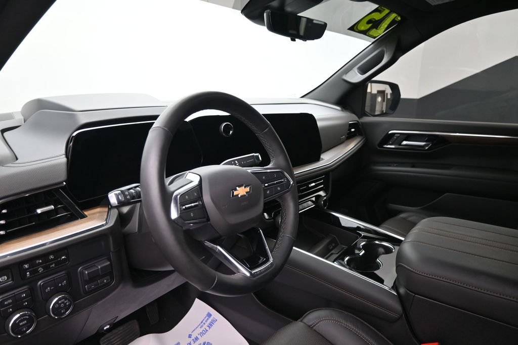 Used 2025 Chevrolet Tahoe High Country AWD/4WD image 11