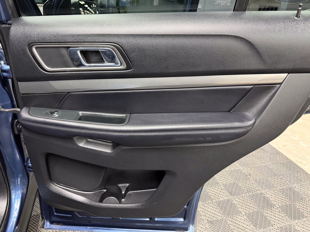 Used 2018 Ford Explorer XLT FWD image 48