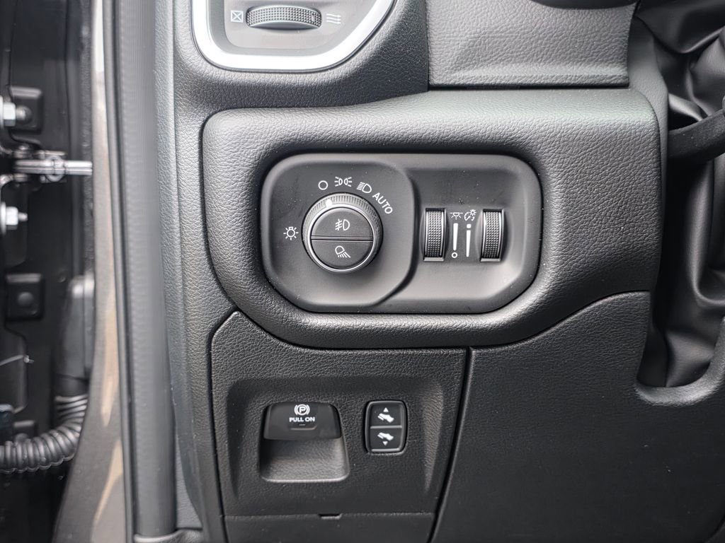 New 2026 RAM 1500 4x4 Crew Cab image 13