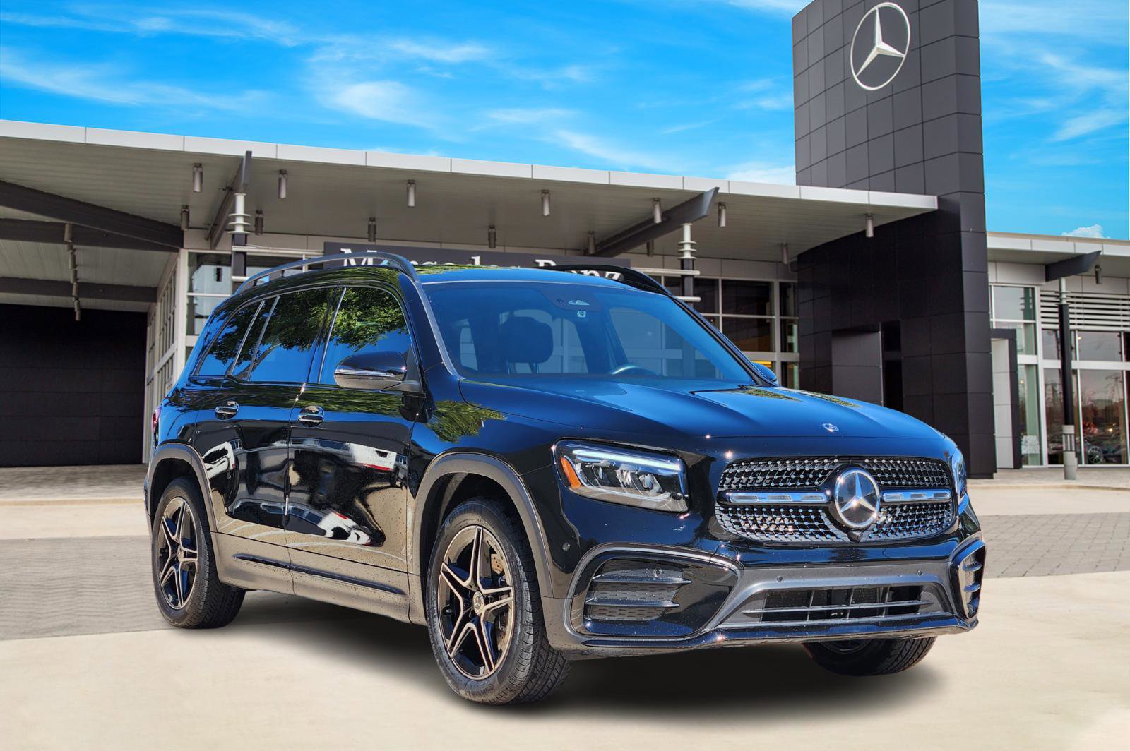 Used 2024 Mercedes-Benz GLB 250 GLB 250 image 2