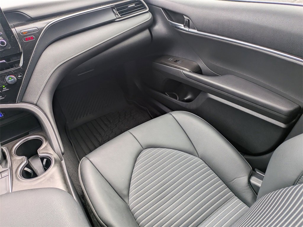 Used 2024 Toyota Camry SE image 18