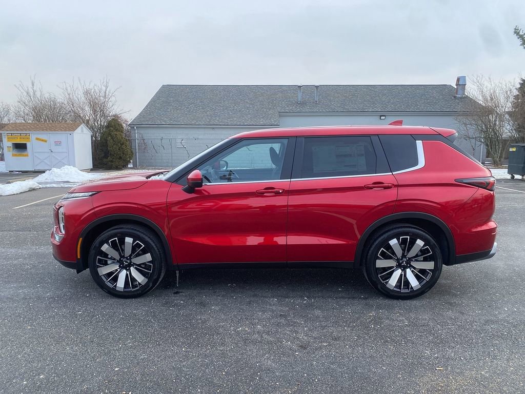 New 2026 Mitsubishi Outlander SE image 9