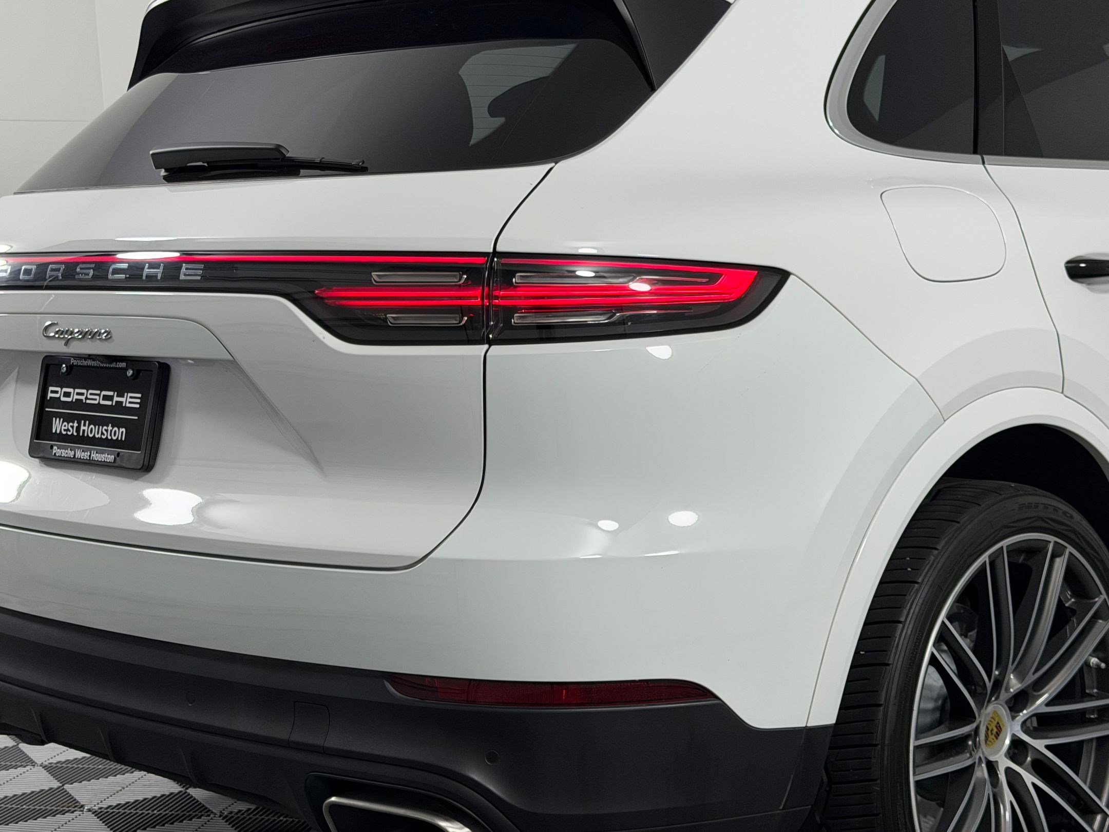 Used 2022 Porsche Cayenne image 13