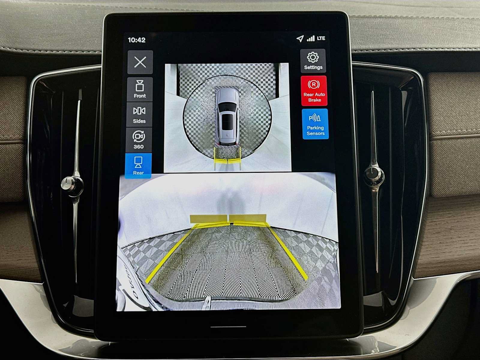 New 2026 Volvo XC90 B5 Plus AWD/4WD image 14