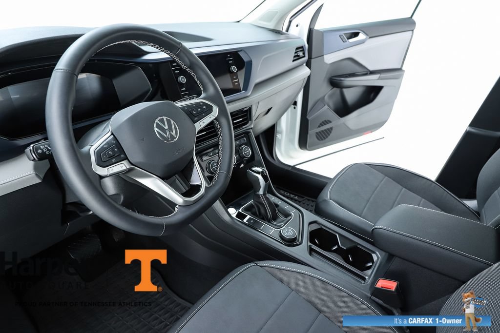Used 2024 Volkswagen Taos SE w/ Panoramic Sunroof Package AWD/4WD image 19