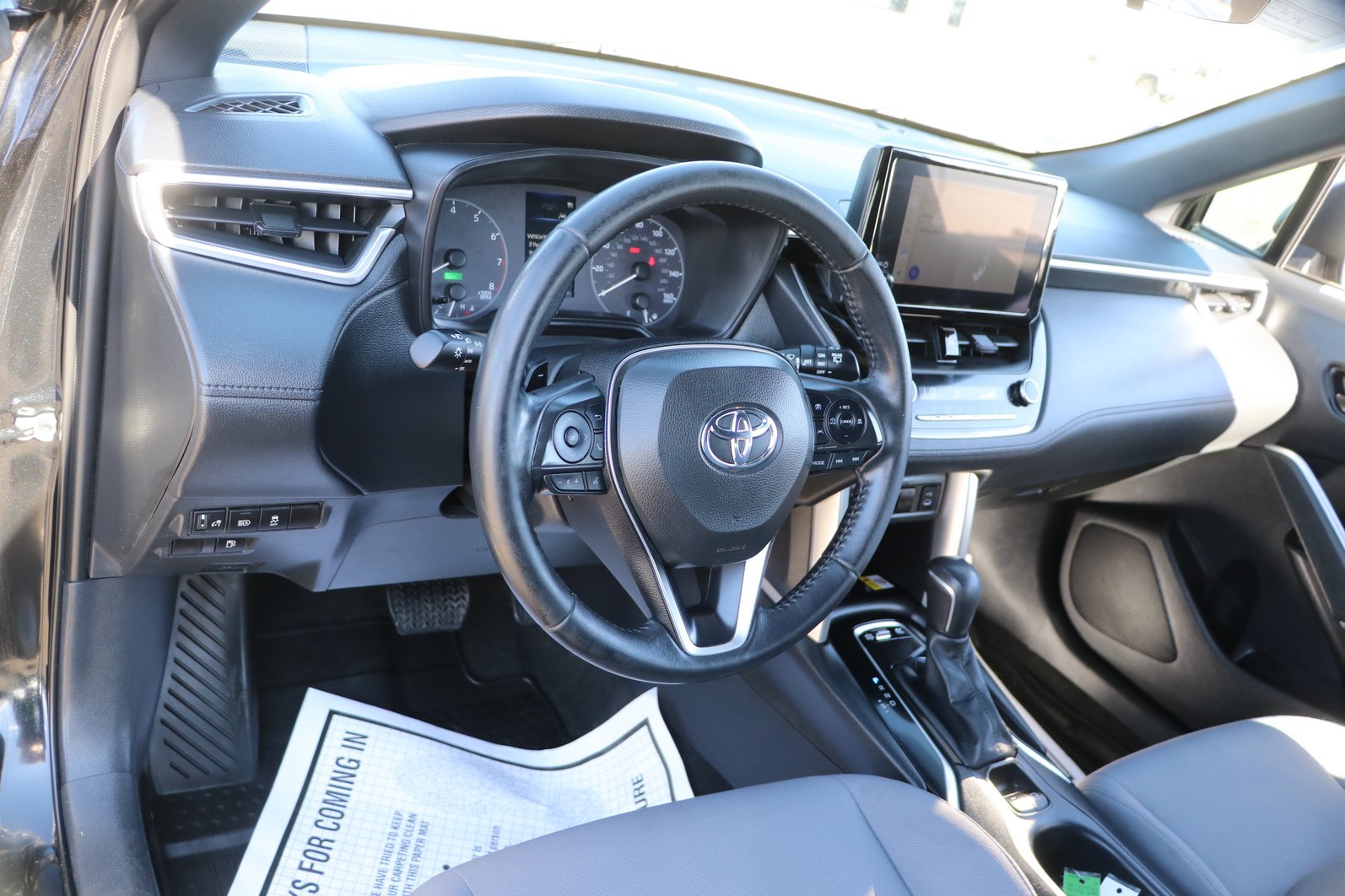 Used 2023 Toyota Corolla Cross AWD Hybrid image 15