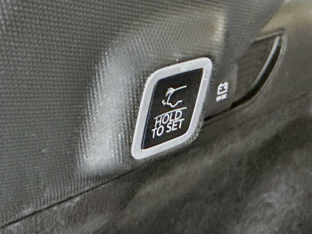 Used 2023 Jeep Grand Cherokee Summit AWD/4WD image 31