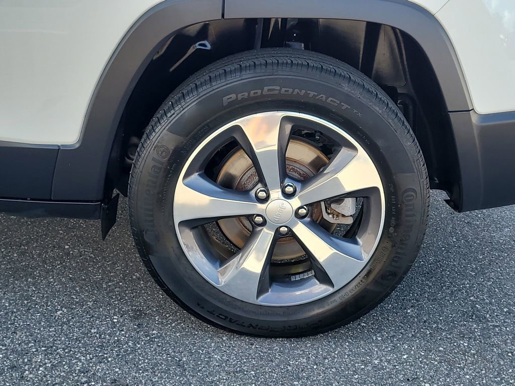 Used 2020 Jeep Cherokee Limited w/ Technology Group AWD/4WD image 5