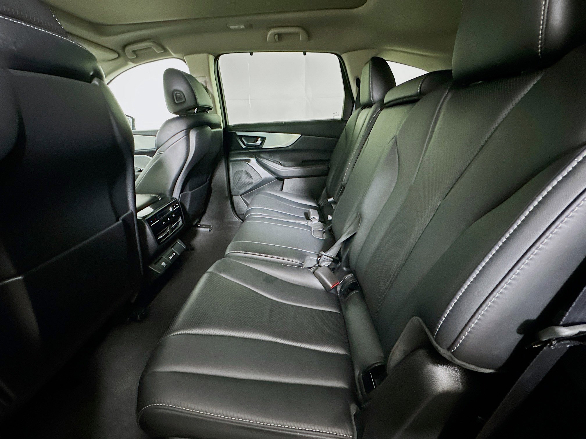 Used 2023 Acura MDX SH-AWD w/ Technology Package image 29