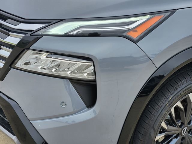 Used 2024 Nissan Rogue Platinum w/ Platinum Premium Package FWD image 9