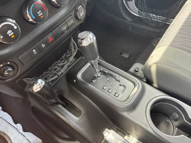 Used 2012 Jeep Wrangler Unlimited Sahara w/ Connectivity Group AWD/4WD image 18