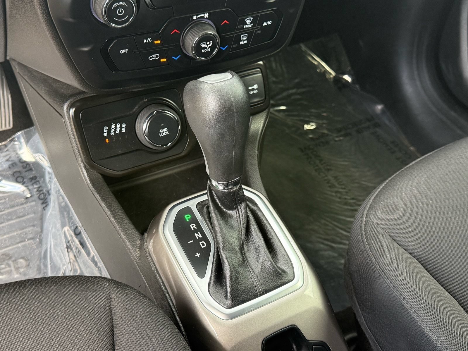 Used 2022 Jeep Renegade Latitude w/ Convenience Group AWD/4WD image 25