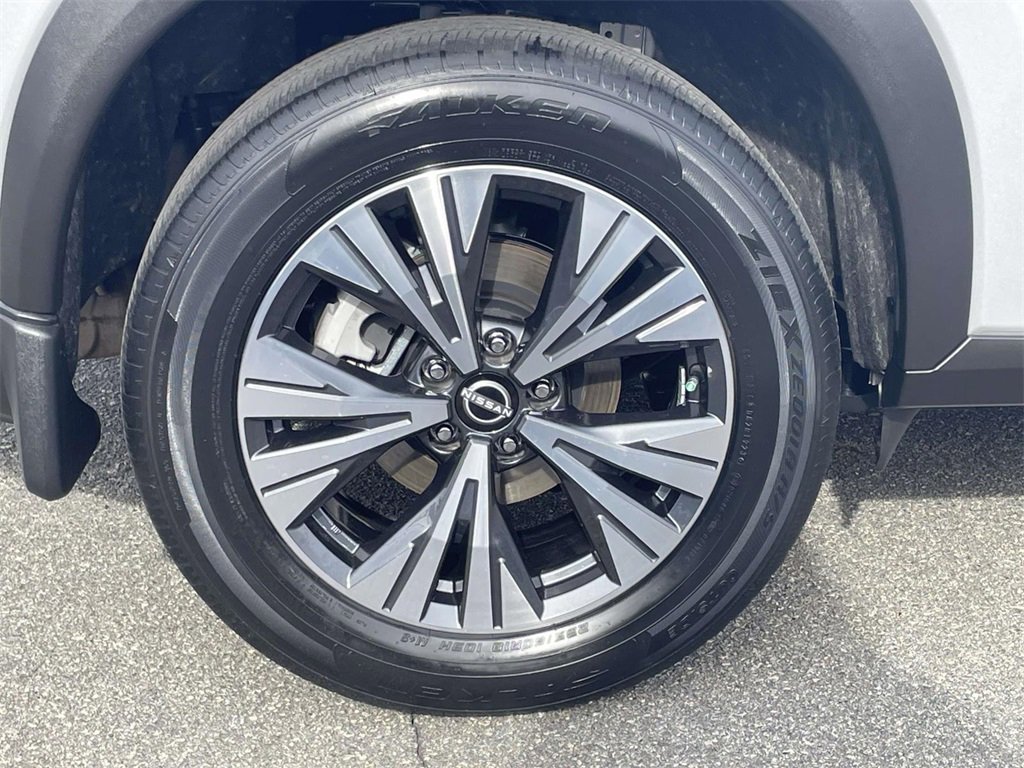 Used 2023 Nissan Rogue SV w/ SV Premium B Package image 7