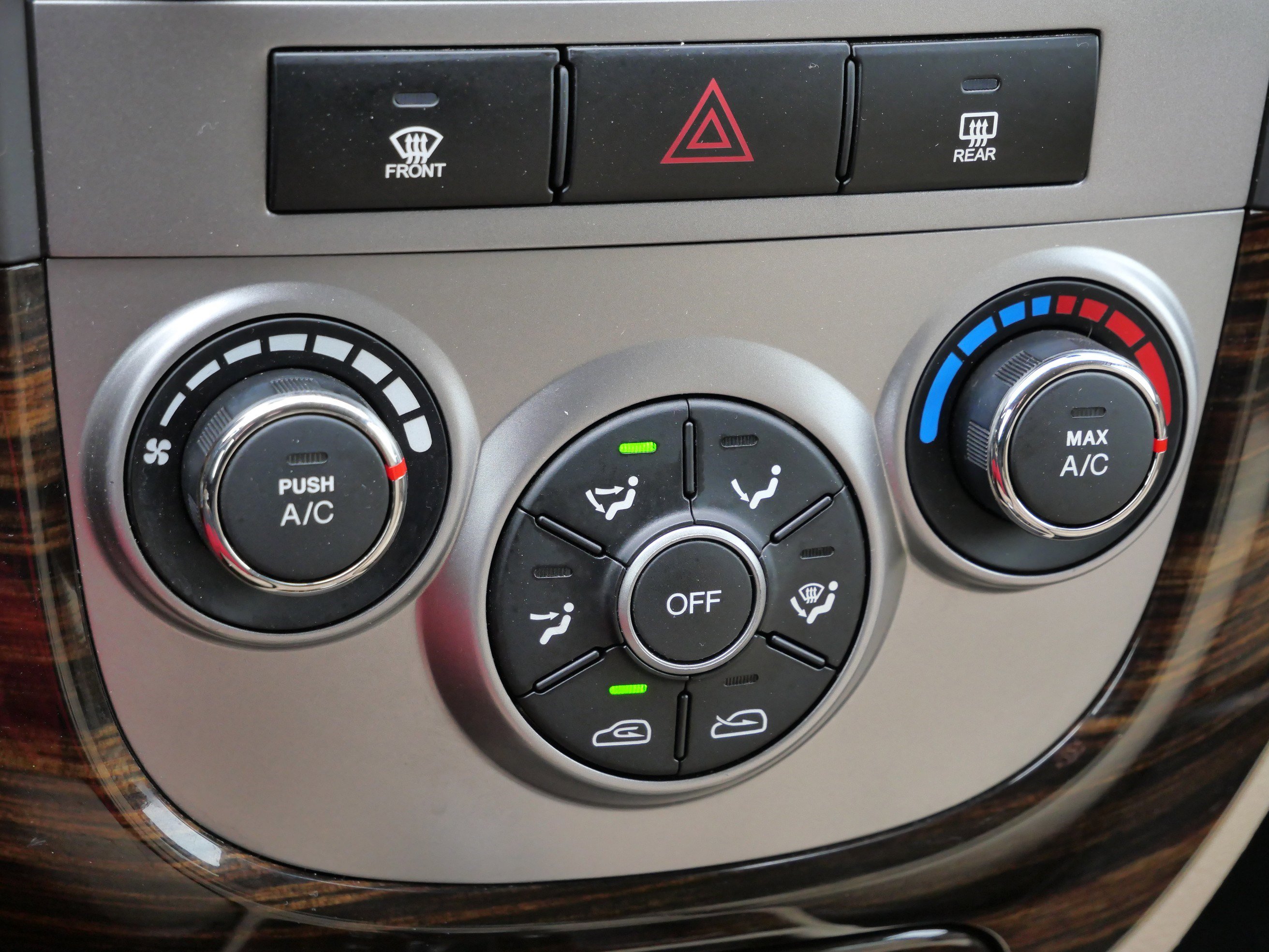 Used 2011 Hyundai Santa Fe GLS image 24