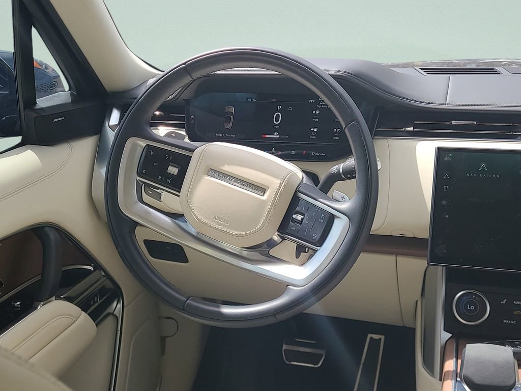 Used 2023 Land Rover Range Rover Long Wheelbase SE image 18