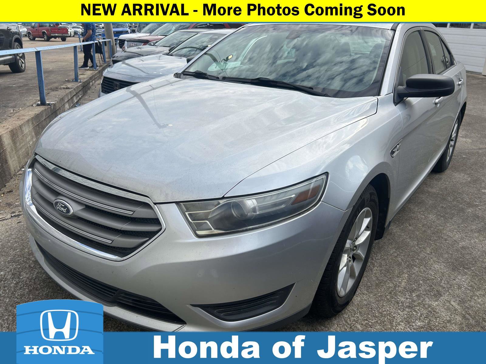 Used 2013 Ford Taurus SE