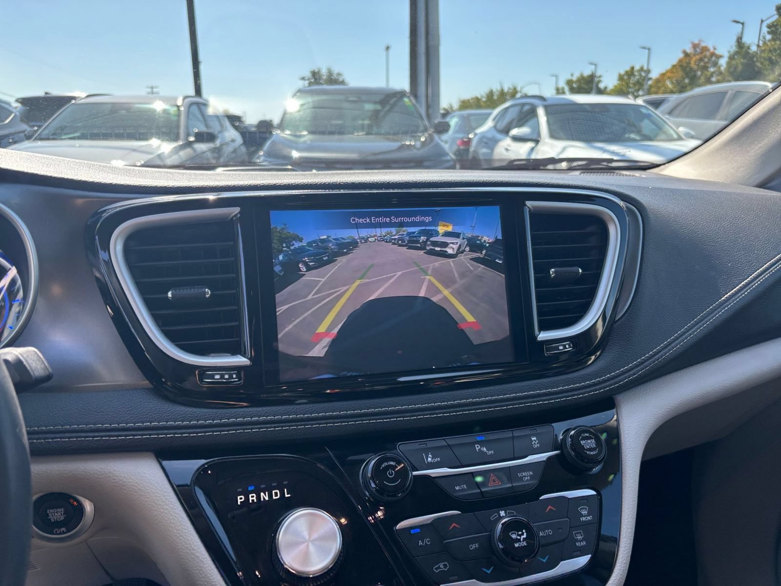 Used 2023 Chrysler Pacifica Touring-L FWD image 25