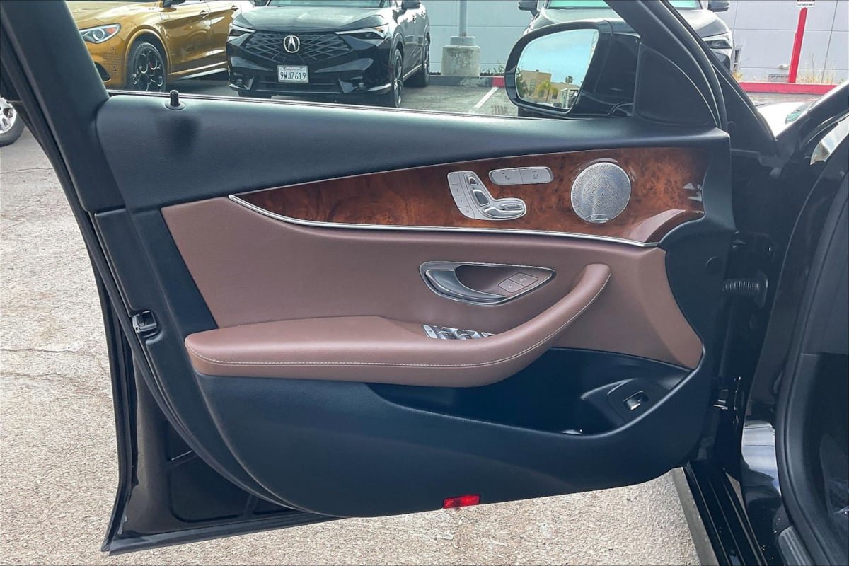 Used 2017 Mercedes-Benz E 300 image 13