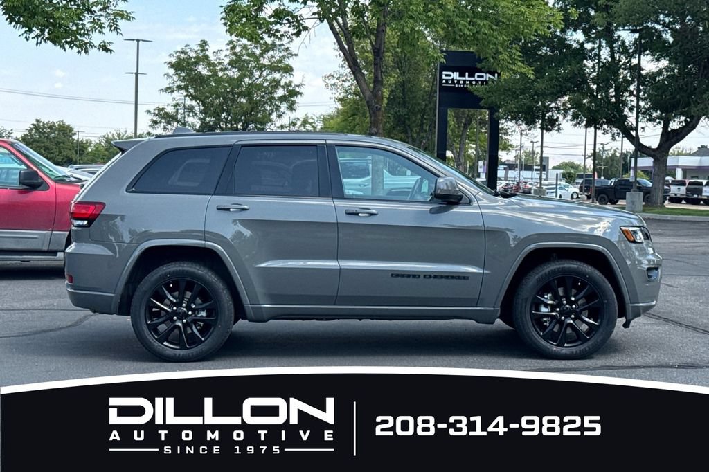 Used 2021 Jeep Grand Cherokee Laredo X AWD/4WD image 3