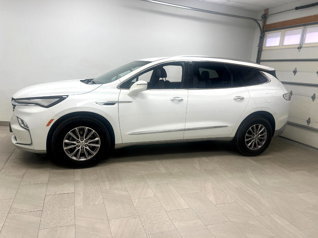 Used 2024 Buick Enclave Premium image 5