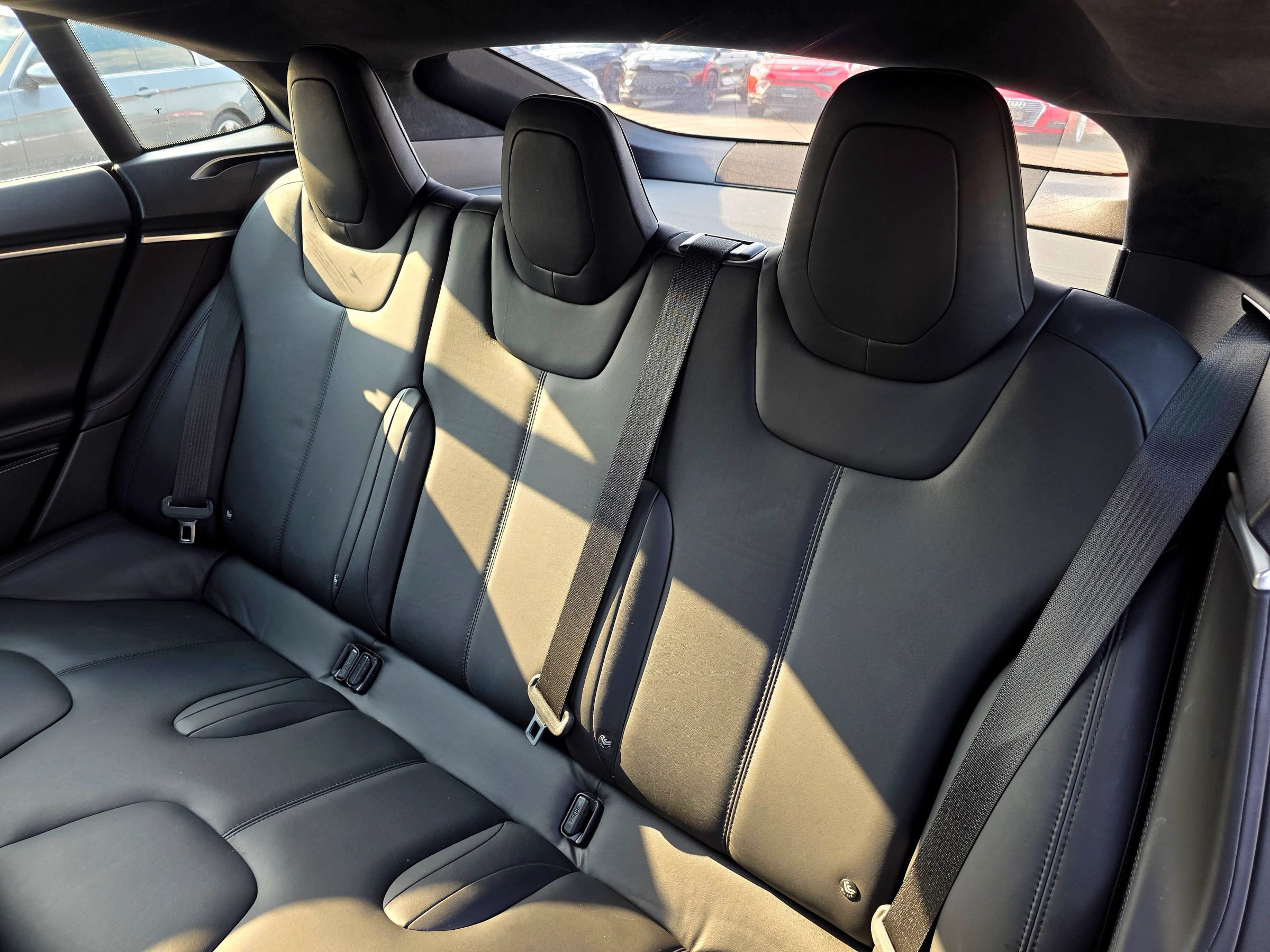 Used 2017 Tesla Model S 60 RWD image 38