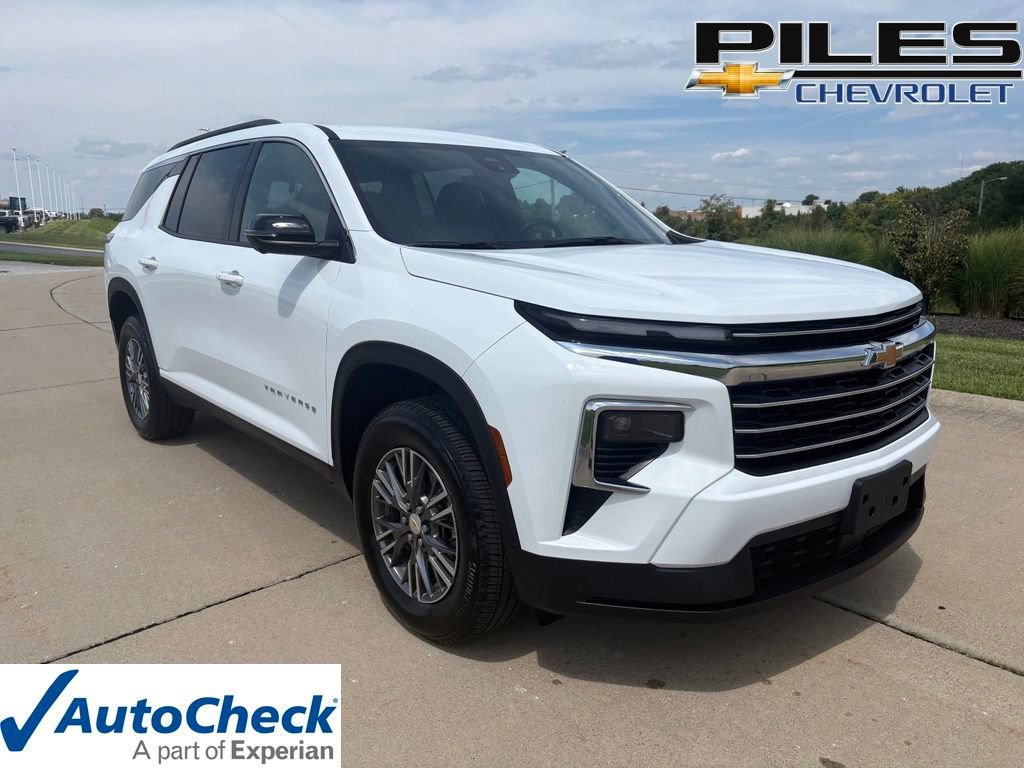 Used 2026 Chevrolet Traverse LT w/ Driver Confidence Package FWD image 1