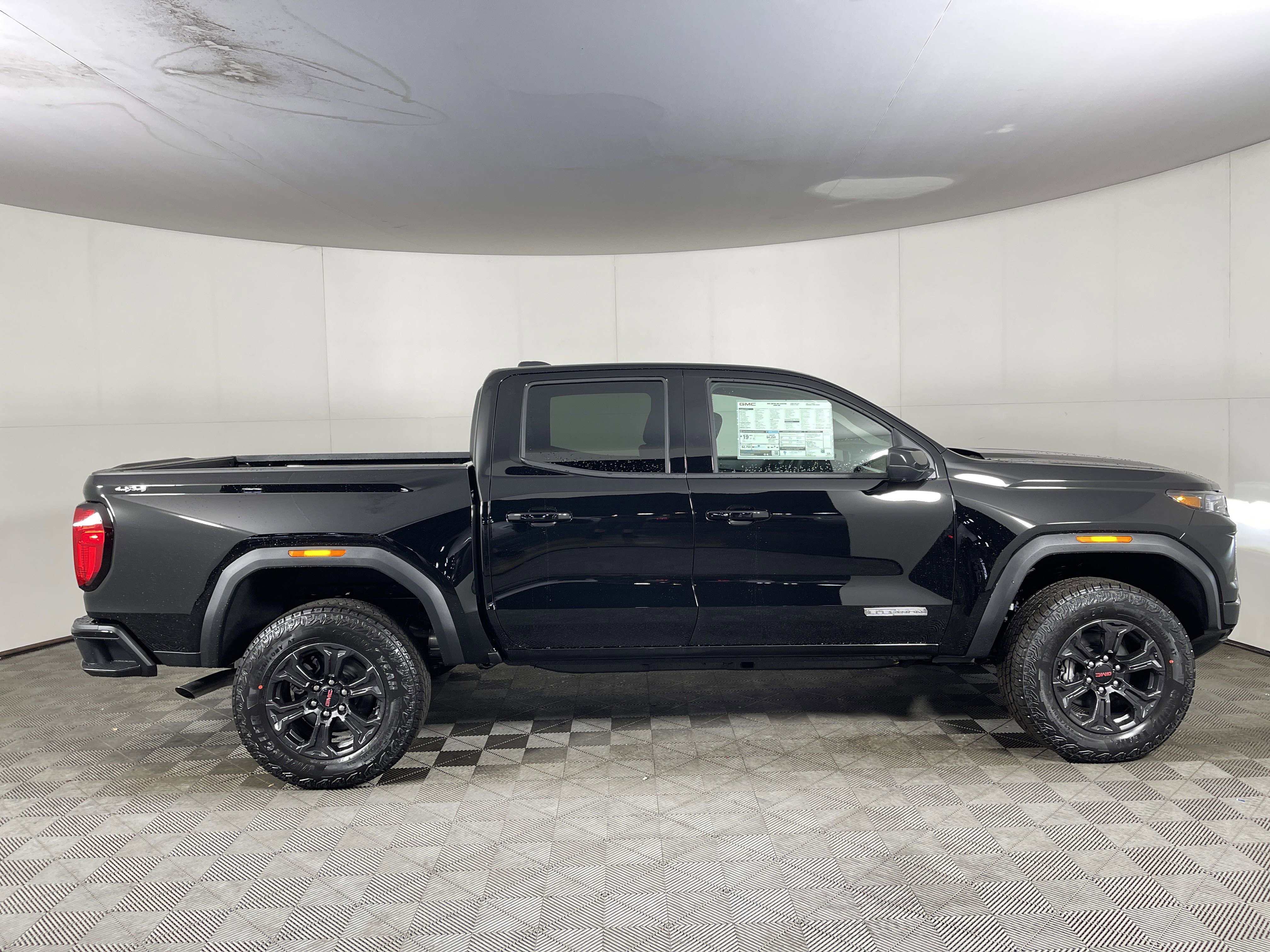 New 2025 GMC Canyon Elevation w/ Convenience Package image 5