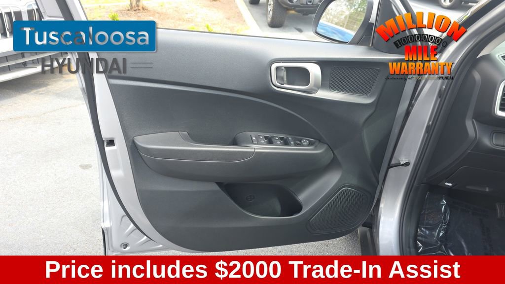 Used 2024 Hyundai Venue SEL image 12