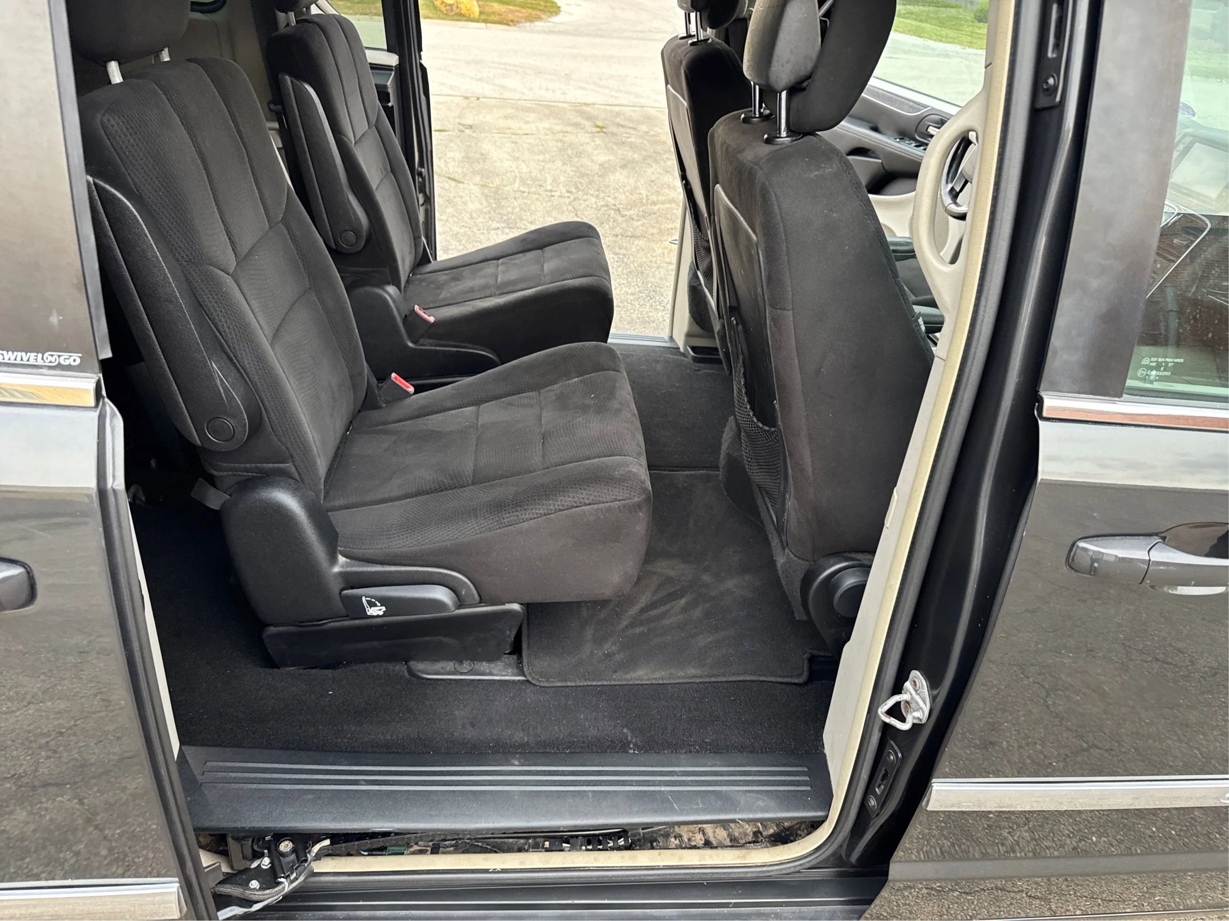 Used 2012 Chrysler Town & Country Touring image 24