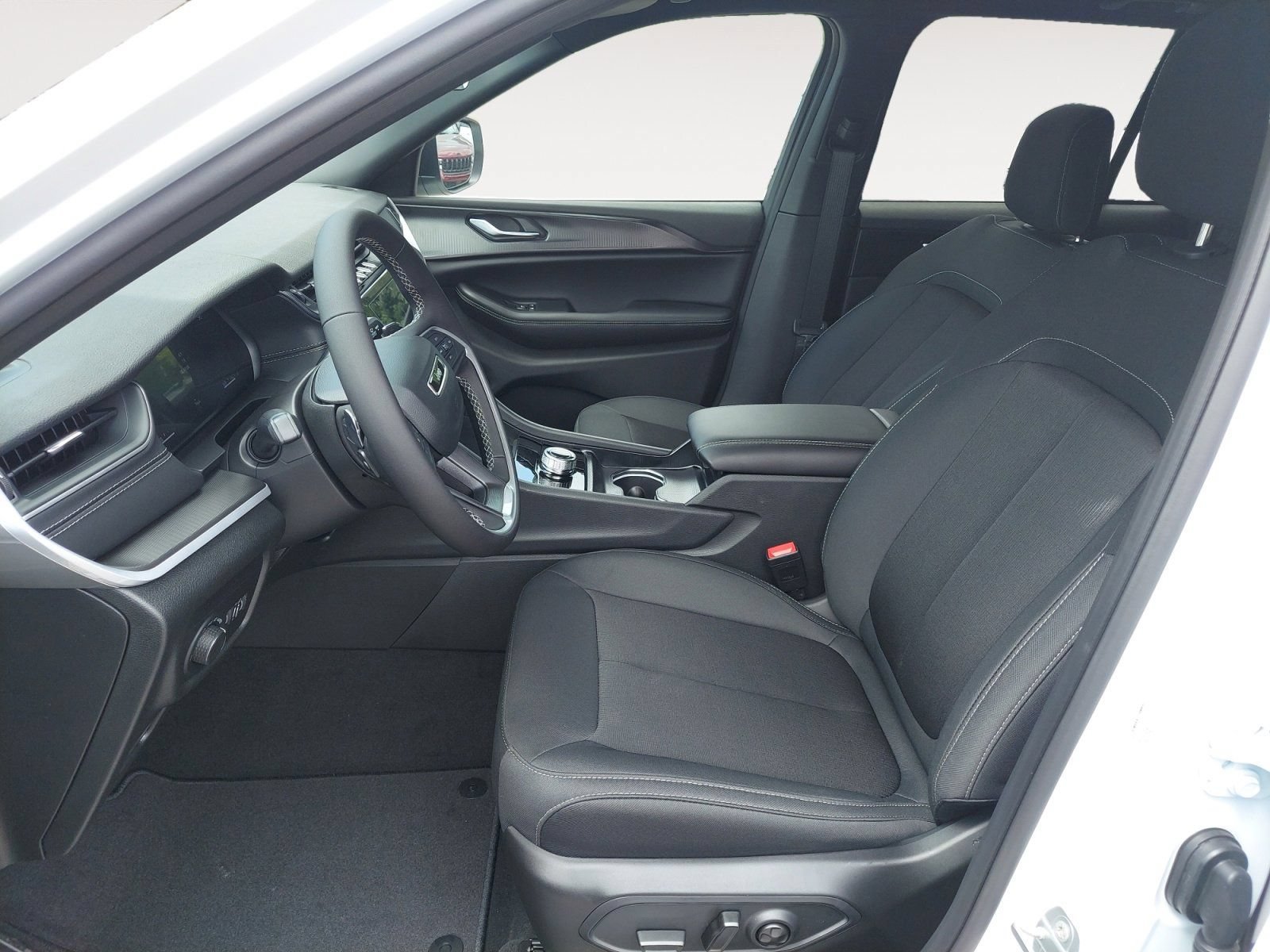 Certified 2026 Jeep Grand Cherokee Laredo AWD/4WD image 22