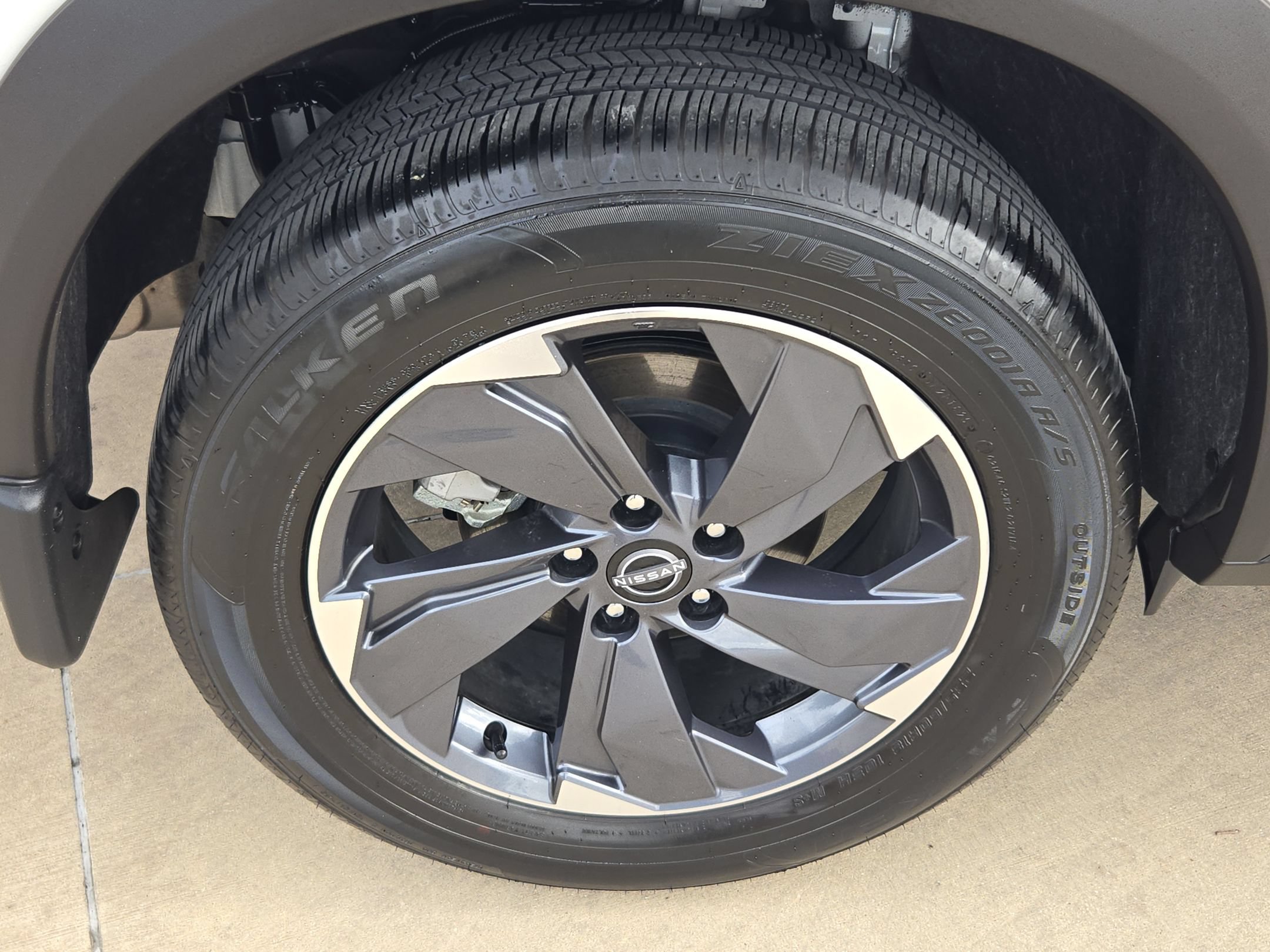 Certified 2026 Nissan Rogue SV FWD image 32