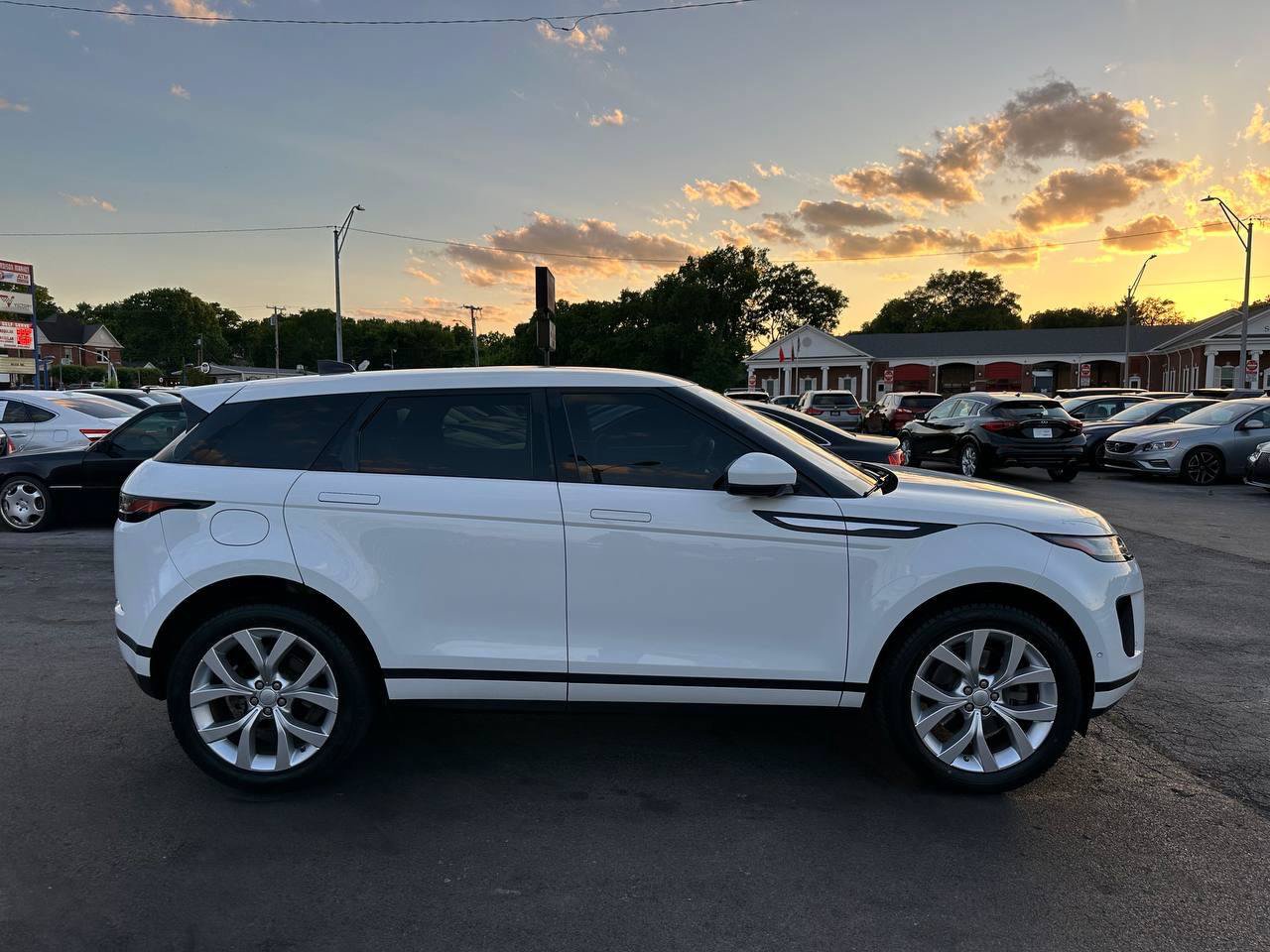 Used 2020 Land Rover Range Rover Evoque SE AWD/4WD image 11