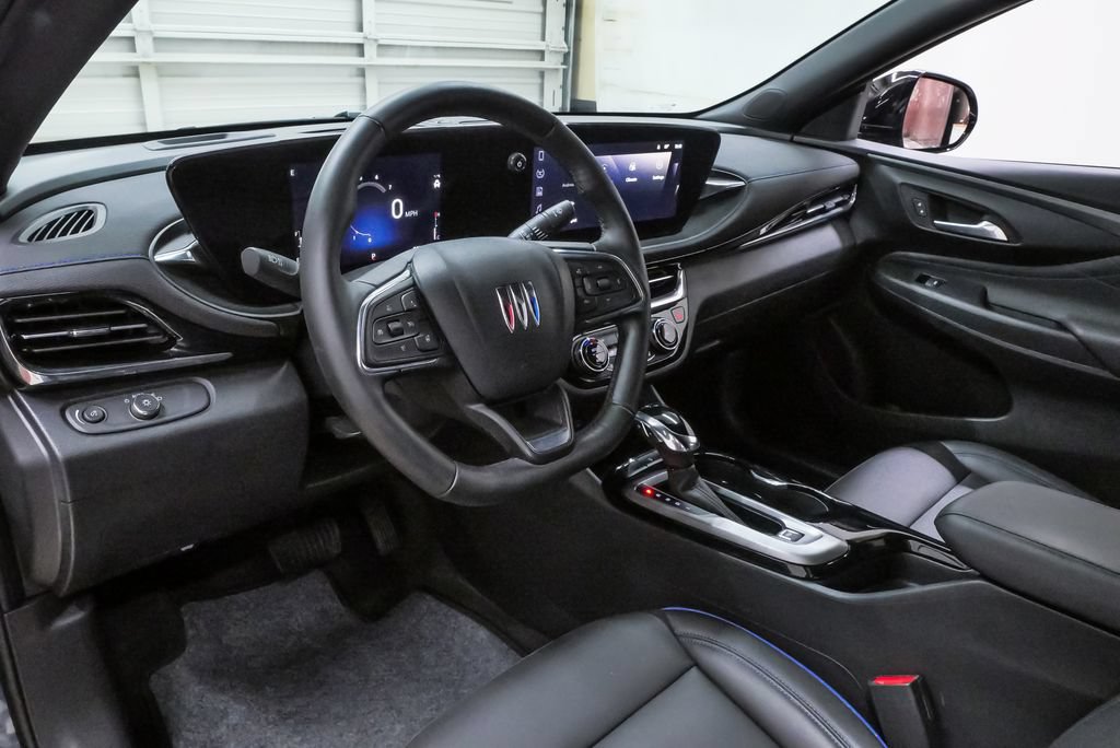 Used 2025 Buick Envista Sport Touring w/ Convenience I Package FWD image 2