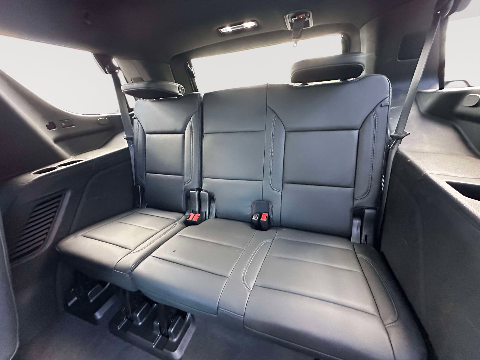 Used 2021 Chevrolet Tahoe Z71 w/ Z71 Off-Road Package AWD/4WD image 34