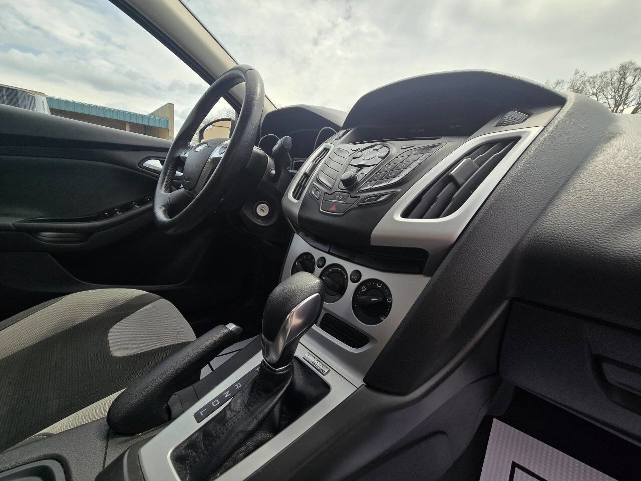 Used 2014 Ford Focus SE w/ SE Sport Package image 26