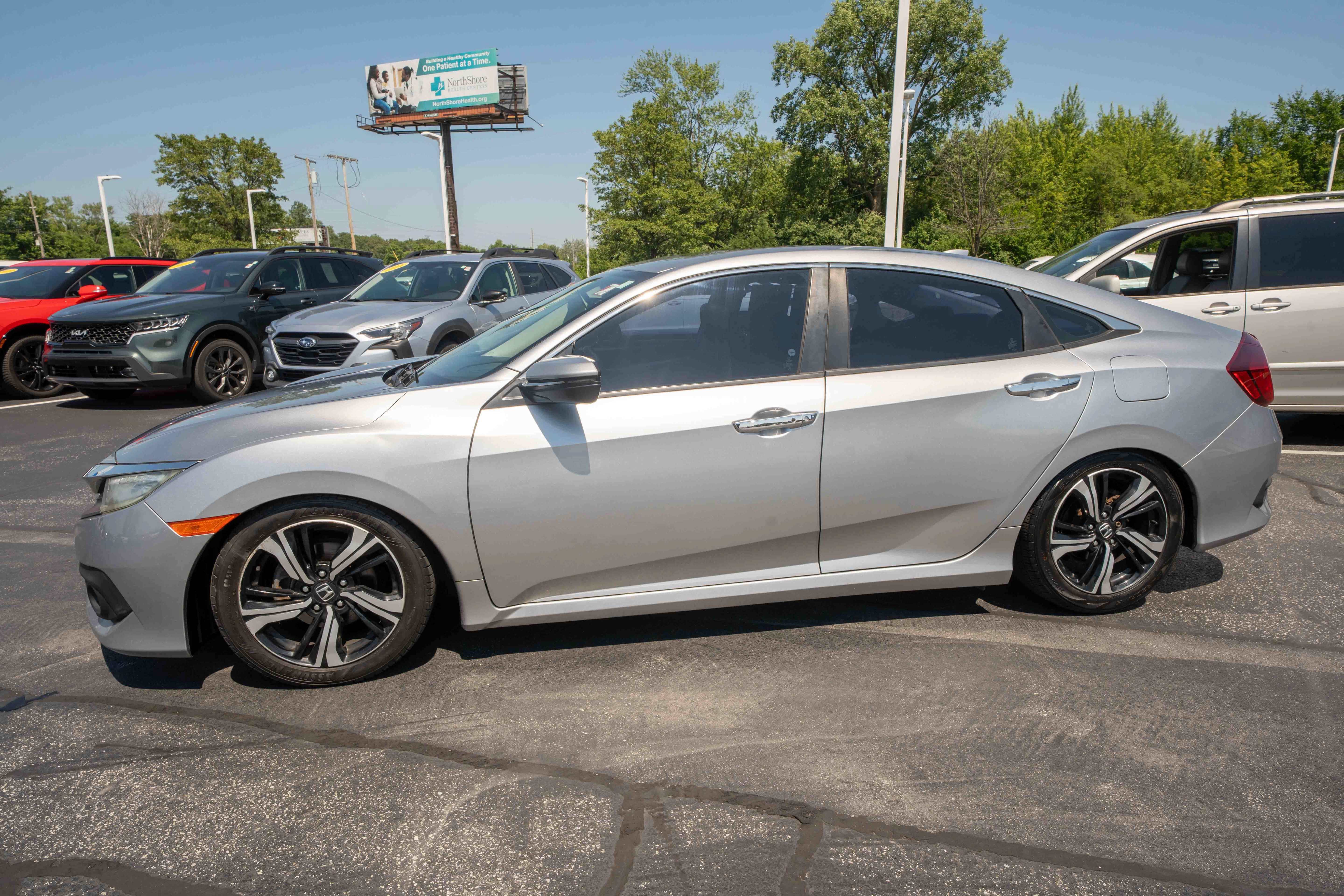 Used 2017 Honda Civic Touring image 3