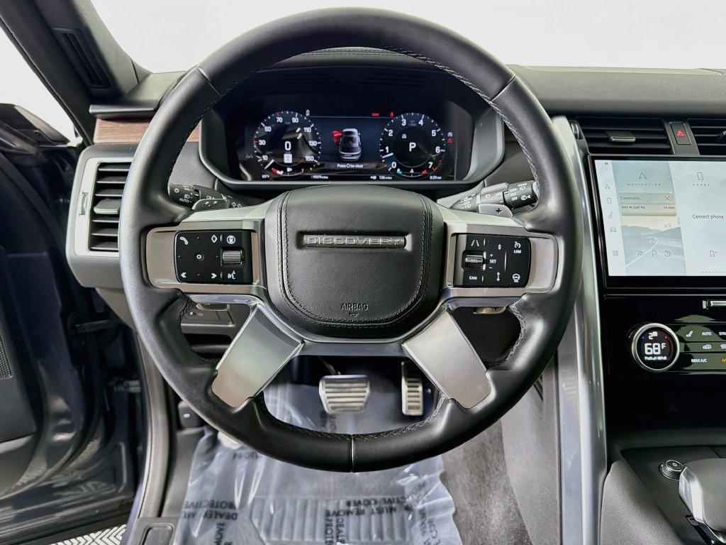 Used 2024 Land Rover Discovery Dynamic SE AWD/4WD image 11