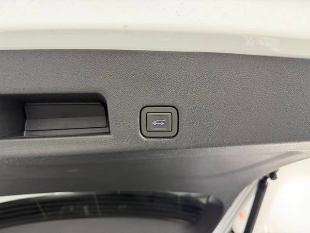 Certified 2026 GMC Acadia Elevation w/ Elevation Premium Package FWD image 9