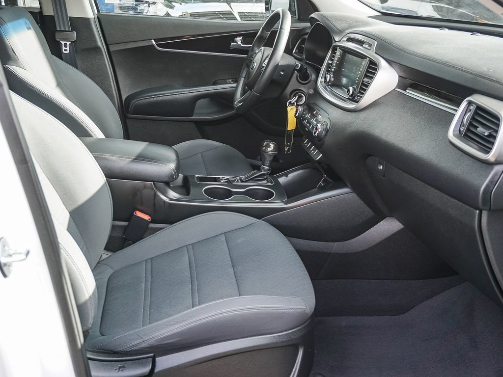 Used 2017 Kia Sorento AWD w/ LX Convenience Package image 13