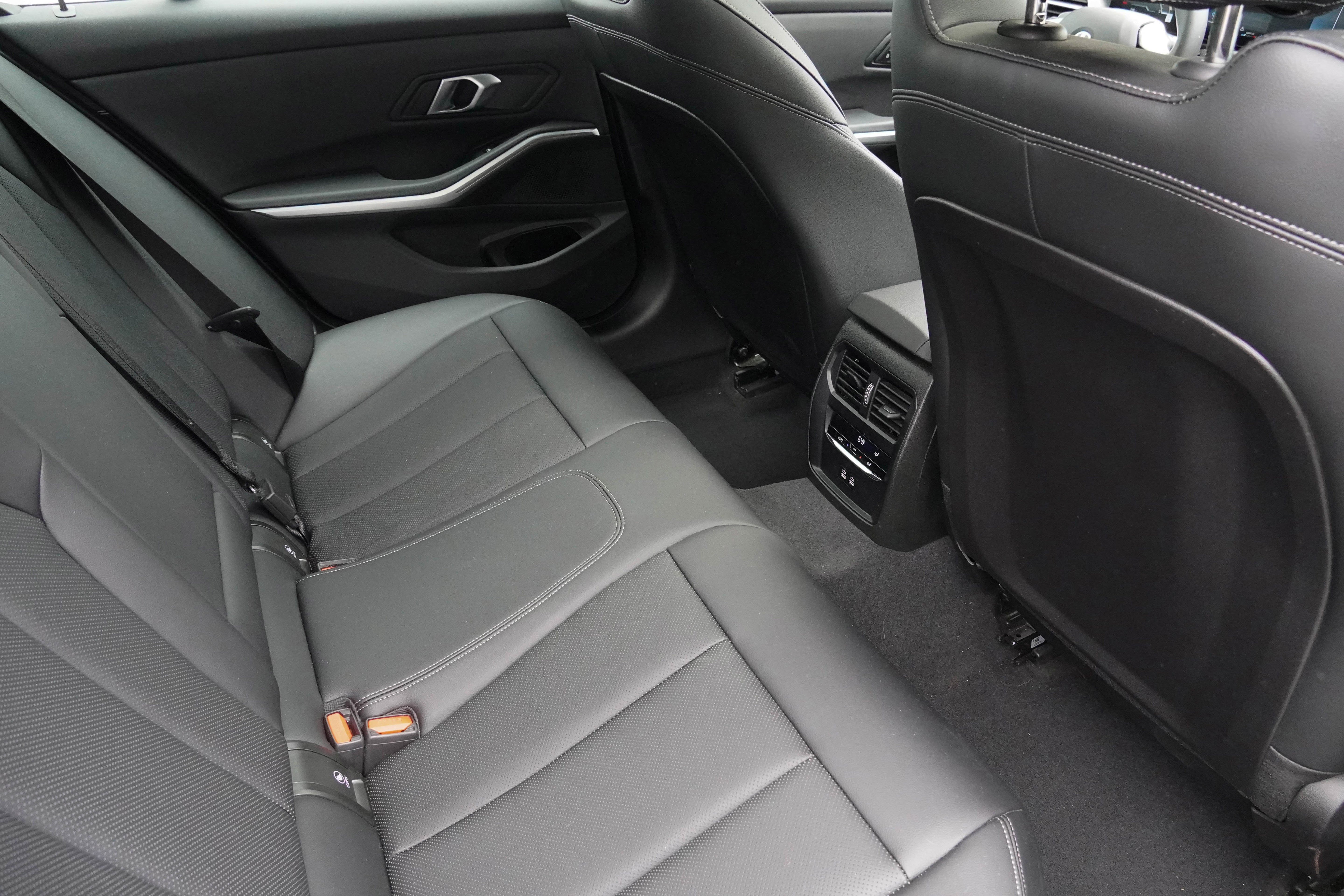 Certified 2025 BMW 330i Sedan RWD image 33