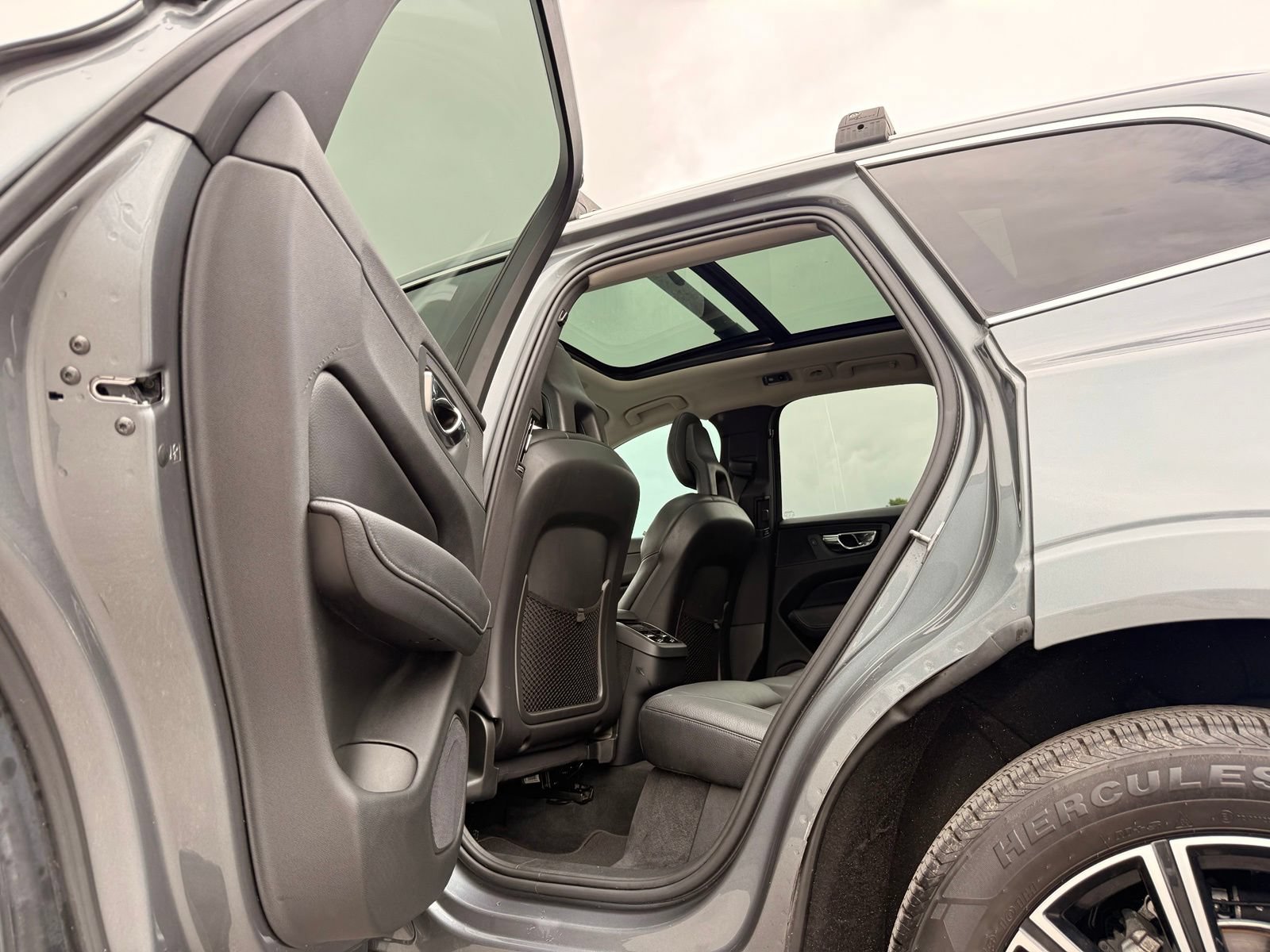 Used 2018 Volvo XC60 T5 Inscription w/ Convenience Package AWD/4WD image 19