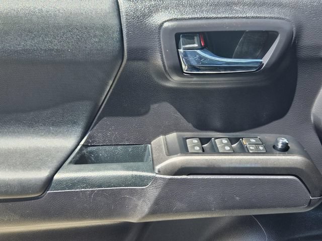 Used 2020 Toyota Tacoma TRD Sport AWD/4WD image 32