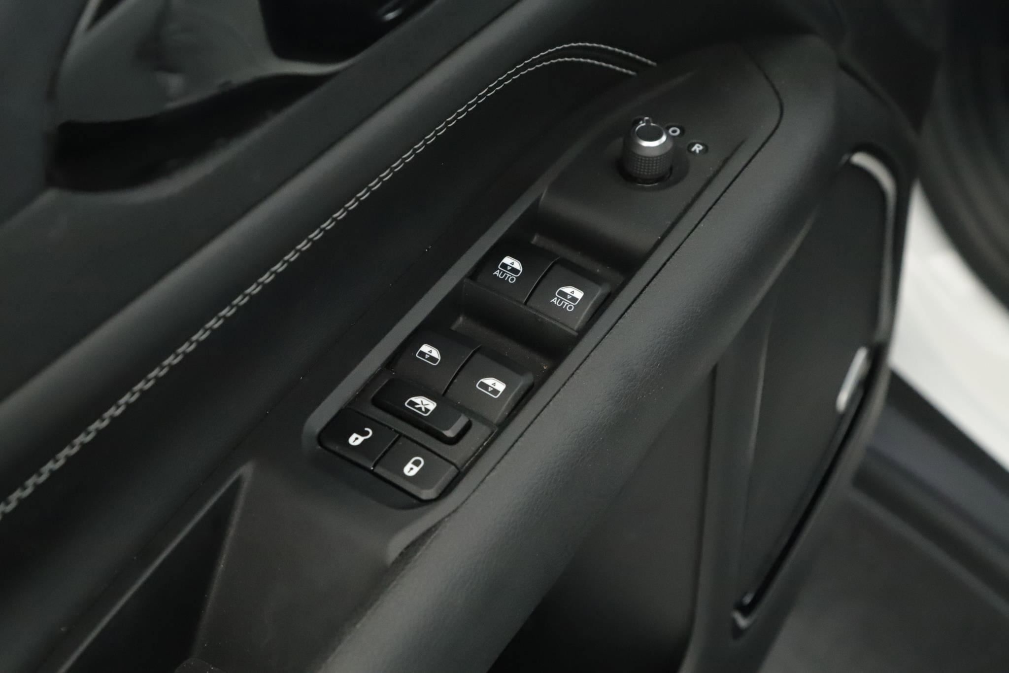 Used 2024 Jeep Compass Latitude w/ Sun and Sound Group image 7