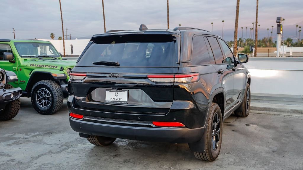 New 2025 Jeep Grand Cherokee Altitude image 9
