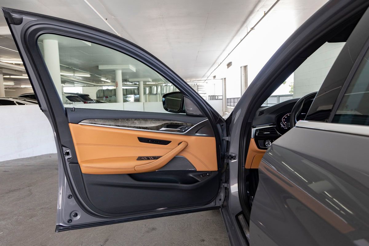 Used 2021 BMW 530e w/ Premium Package RWD image 13